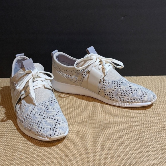 Cole Haan Zerogrand Stitchlite Oxford Perforated Women Sneakers 8.5B Comfort EUC - Picture 1 of 14